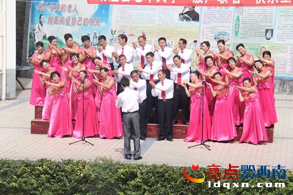 南街老年大學(xué)演唱《幸福拍手歌》（陳亞林?jǐn)z影）.JPG