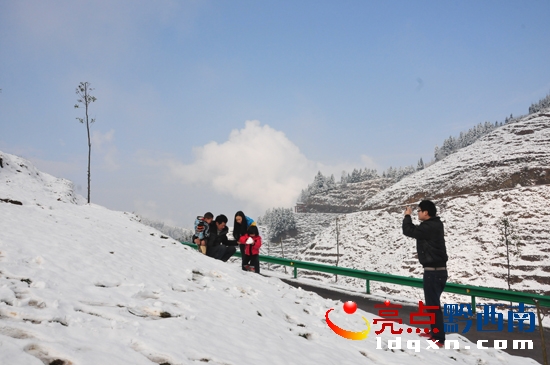 堆雪人（陳亞林?jǐn)z影）.JPG