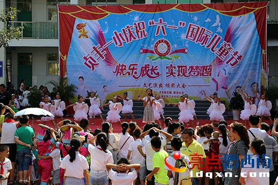 歌舞《探著翅膀的女孩》.jpg