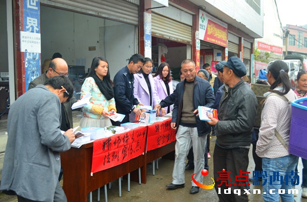 圖為法制宣傳教育活動(dòng)現(xiàn)場(chǎng).jpg