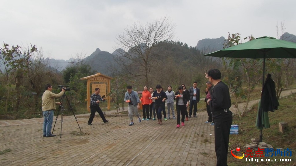 興義市教育局機(jī)關(guān)工會(huì)開展慶“三八”婦女節(jié)文體趣味活動(dòng) (3).jpg