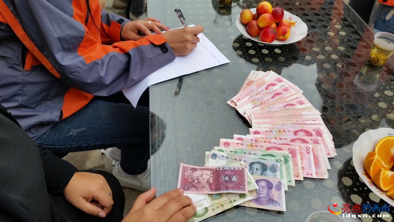 9在陶然閣的捐款場(chǎng)景.jpg