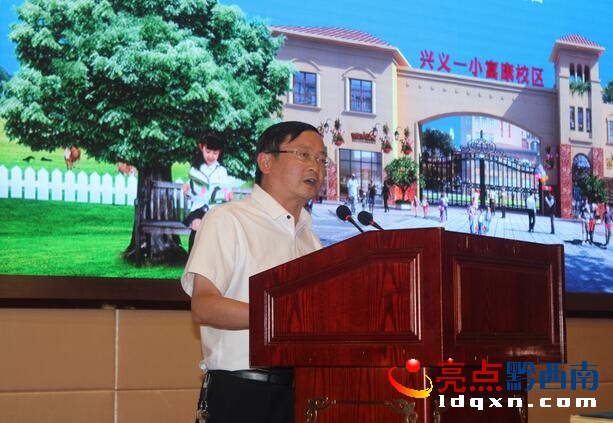 興義一校校長柯.jpg