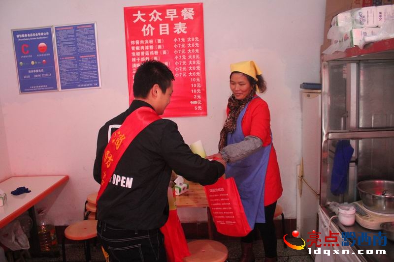 圖為宣傳現(xiàn)場2.jpg
