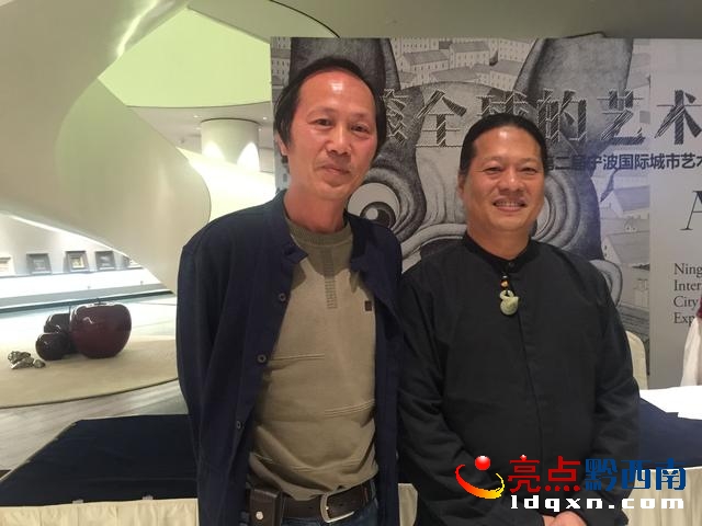曹智勇(左)與臺灣雕塑協(xié)會秘書長林昭慶合影.jpeg