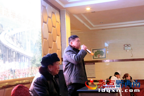 興義市委組織部副部長、市老干局局長陳再益致辭 溫紹杰攝.jpg
