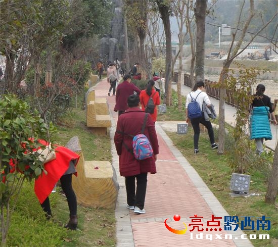 徒步后搜山場景1.jpg