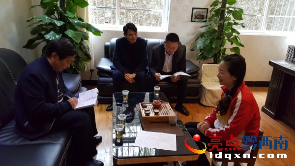 興義市教育局開展全市民辦學(xué)校黨建工作專題調(diào)研 (圖為在貴醇貝貝幼兒園調(diào)研).jpg