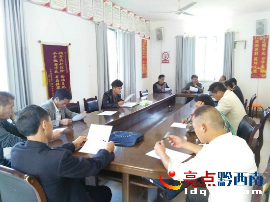 沙坪鎮(zhèn)社保所負責人黃海洋對村協(xié)管員進行就業(yè)信息業(yè)務培訓1.jpg