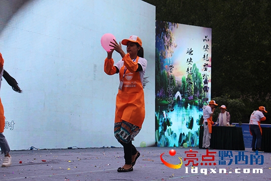 隊(duì)員正在完成任務(wù).JPG