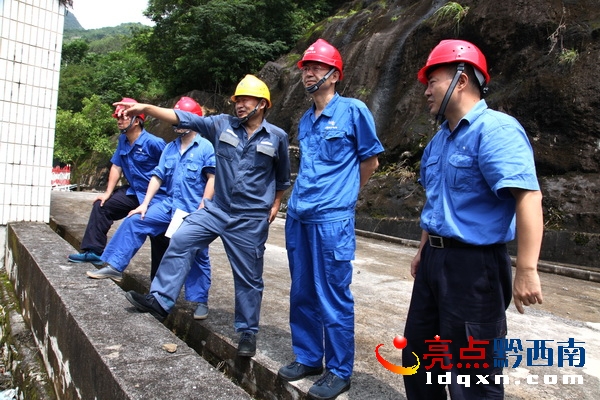 圖為開(kāi)展汛中安全生產(chǎn)大檢查.jpg