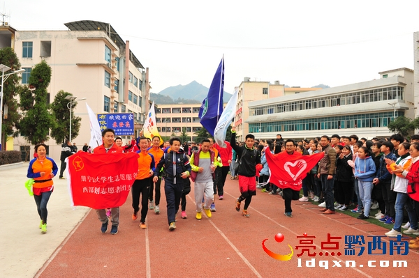 受到師生熱烈歡迎.JPG
