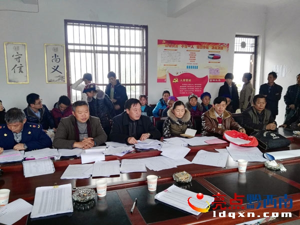 市監(jiān)局幫扶干部與貧困戶座談.jpg