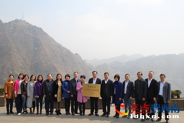 在中國華僑國際文化交流基地合影.JPG