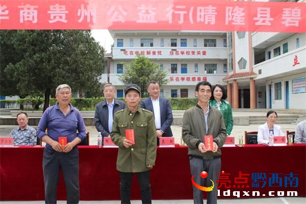 3名軍烈屬領取慰問金_看圖王.jpg