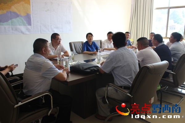 座談會(huì)聽取匯報(bào)_看圖王.jpg